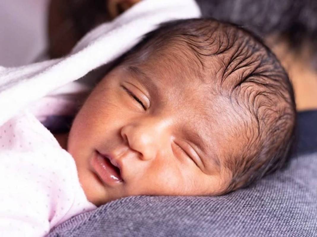 Görenler hayrete düşüyor: 26 parmaklı bebek dünyaya geldi! Esas ilginç olan ise bebeğin 'tanrıça' ilan edilmesi 2